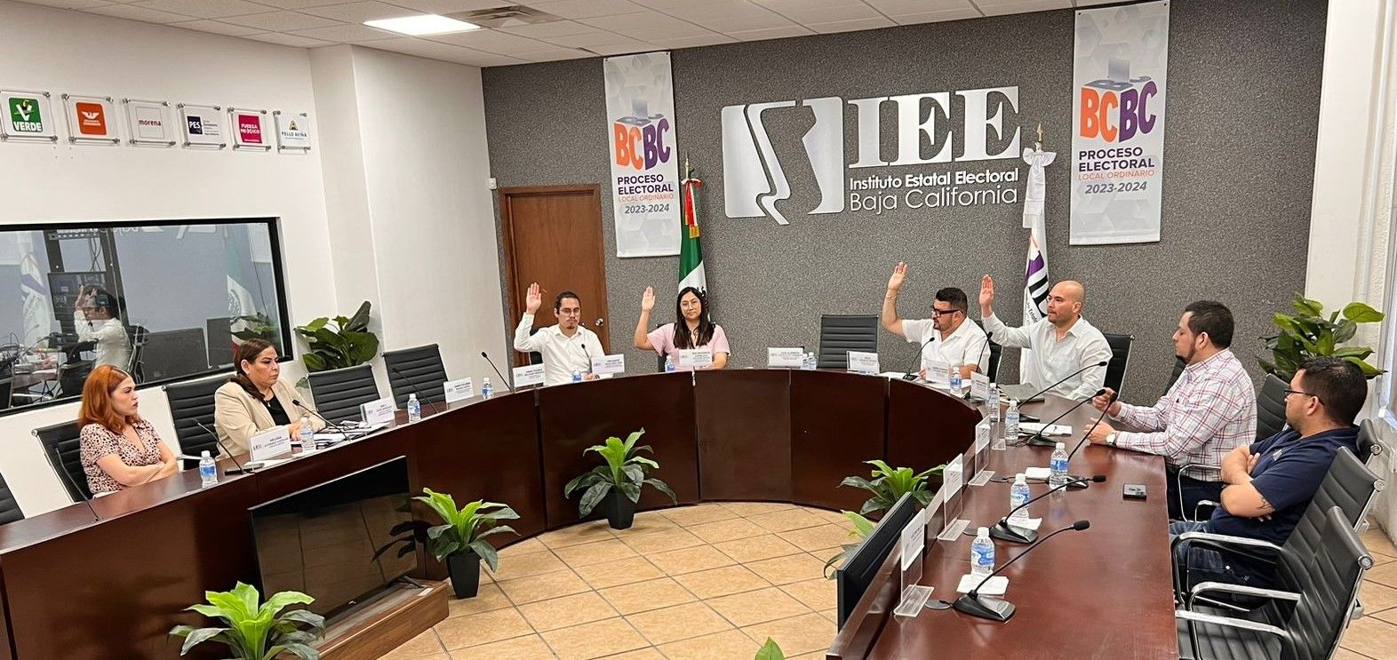 CONVOCAN A SESIÓN PÚBLICA DE LA COMISIÓN DEL RÉGIMEN DE PARTIDOS POLÍTICOS Y FINANCIAMIENTO DEL IEEBC