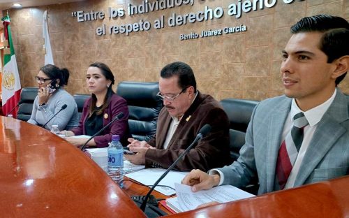 EXHORTA DIPUTADO ROMÁN COTA A LOS AYUNTAMIENTOS A MODIFICAR REGLAMENTOS PARA ESTACIONAMIENTOS DE PAGA