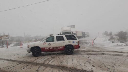 SE MANTIENE CIERRE DE LA CARRETERA TECATE – MEXICALI POR NEVADA