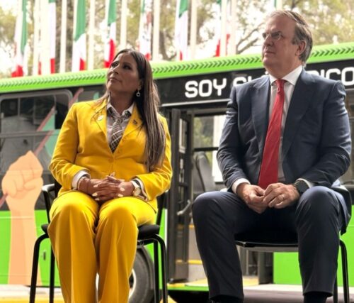PARTICIPA CLAUDIA AGATÓN EN ENTREGA DE CERTIFICADO HECHO EN MÉXICO A EMPRESA DE AUTOBUSES ELÉCTRICOS TARUK
