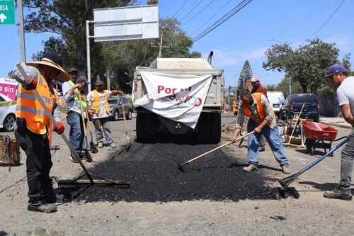 GOBIERNO DE TECATE CONTINÚA ATENDIENDO LAS CALLES CON PROGRAMA PERMANENTE DE BACHEO