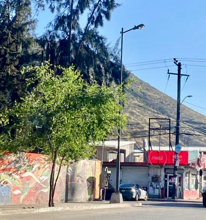 GOBIERNO DE TECATE INSTALA LUMINARIAS NUEVAS EN EL DESCANSO