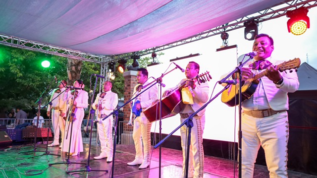 MÁS DE 2500 PERSONAS CELEBRAN EL PRIMER FESTIVAL DEL MARIACHI EN TECATE