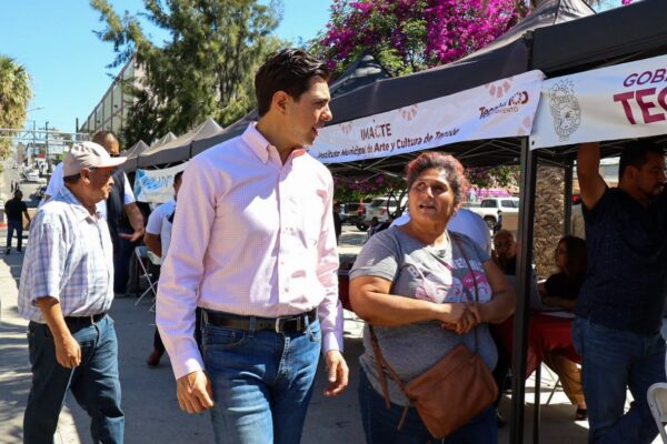 ROMÁN COTA ESCUCHA DE FRENTE A LAS FAMILIAS TECATENSES DURANTE EL “DÍA DEL PUEBLO”