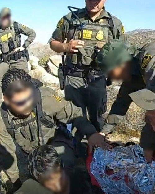 AGENTES DE LA PATRULLA FRONTERIZA RESCATAN A DOS PERSONAS