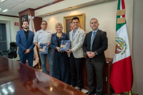 PRESIDENTE DEL CONGRESO ELIGIO VALENCIA LÓPEZ RECIBE INFORME DE LA FISCALÍA GENERAL DE BC
