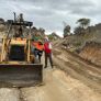 BETO VALLE APOYA CON MAQUINARIA PARA REHABILITAR CALLE PRINCIPAL DE BICENTENARIO TRAS PASO DE RACHEL